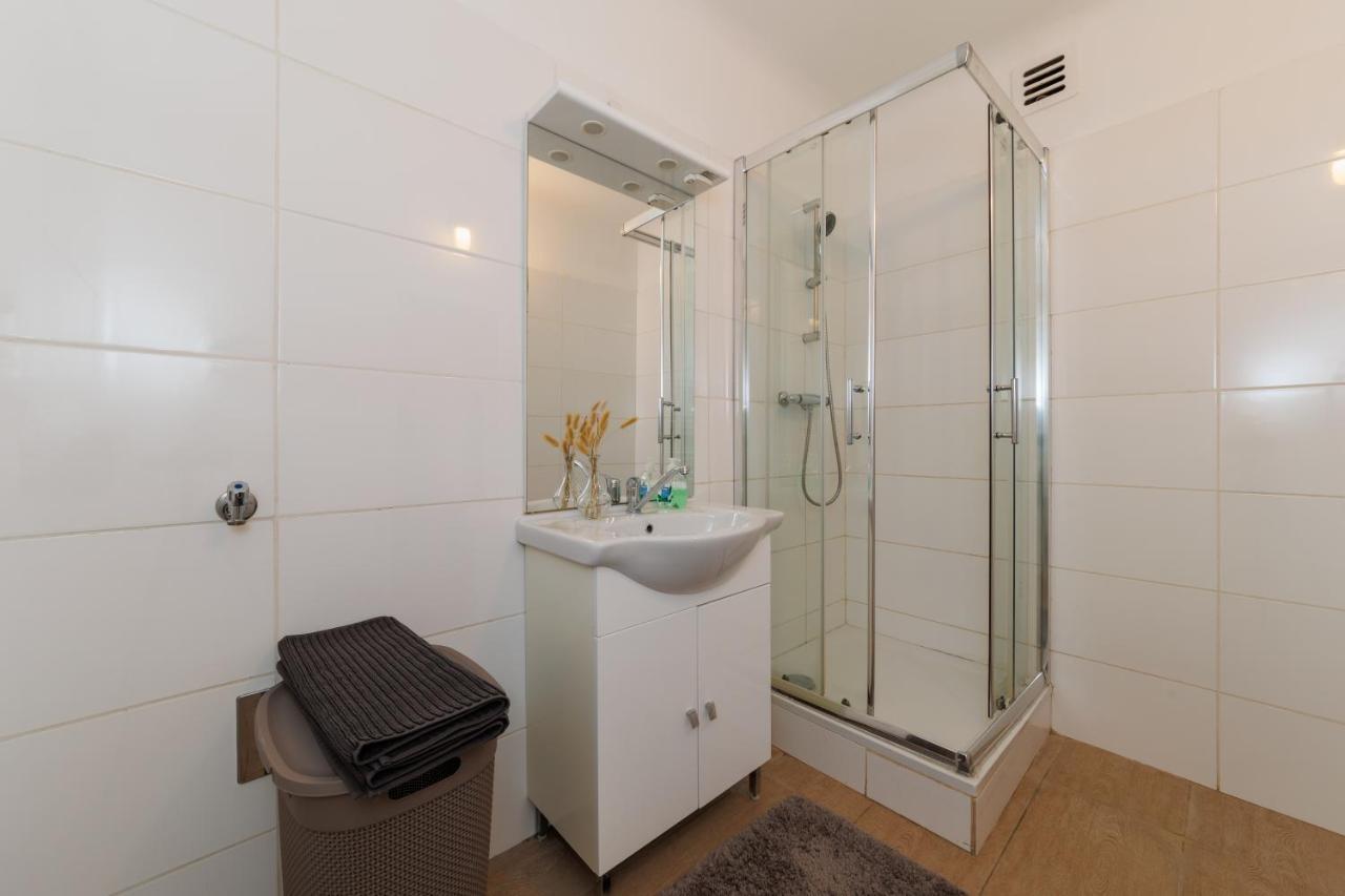 וינה Cosy Brand New Apartment מראה חיצוני תמונה